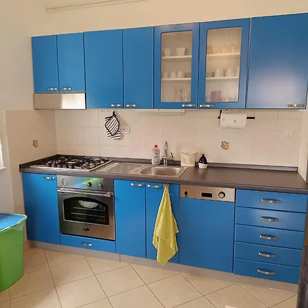 Drescher In Center Apartment